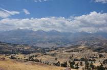 A cidade de Huaraz, no Peru, vista do alto da Cordillera Negra